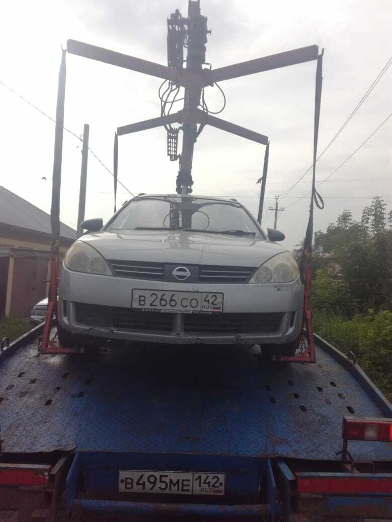 Фото авто на платформе эвакуатора с манипултором