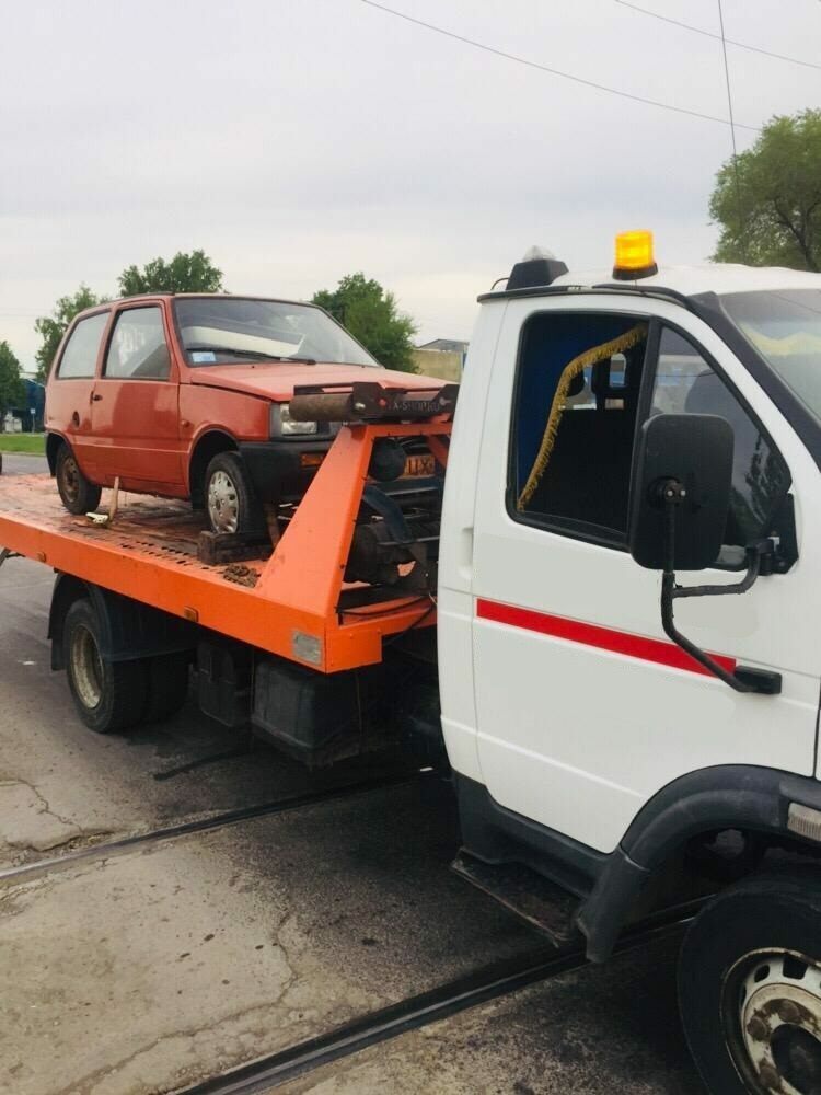 Фото эвакуации малолитражного автомобиля в Кемерово