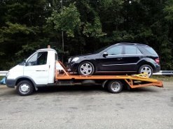 Фото малолитражки на эвакуаторе