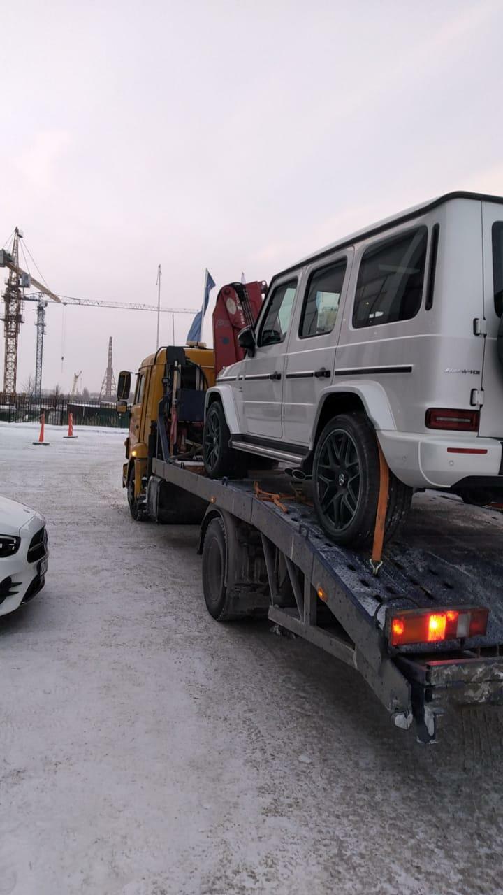 Фото нового авто на эвакуаторе