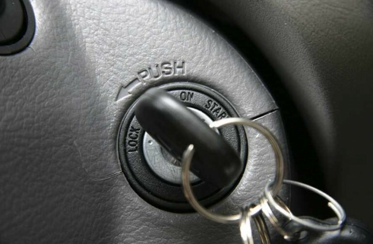 фото ключ застрял в замке зажигания