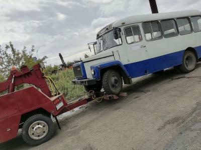 Фото процесса перевозки неиспраовного автобуса